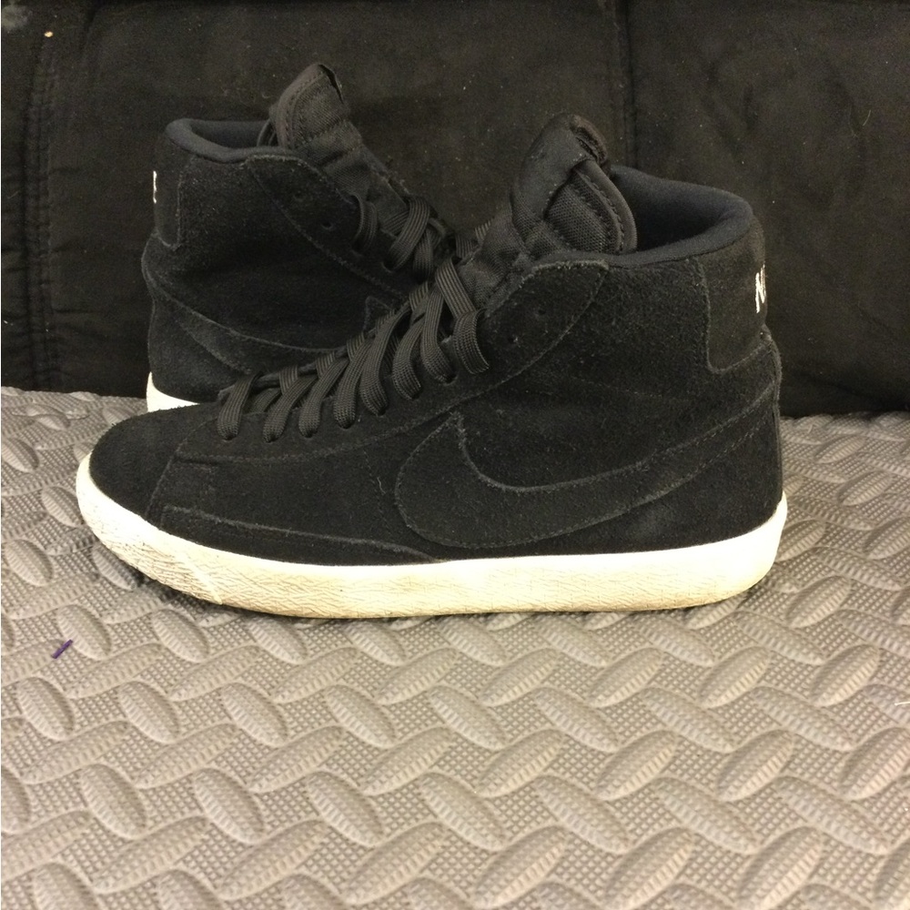 Nike Blazer Mid Premium Suede All Black Sneaker Youth size 5.5